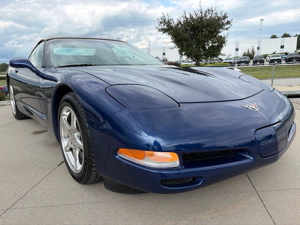 Used 2004 Chevrolet Corvette Convertible w/ Preferred Equipment Group RWD image 2