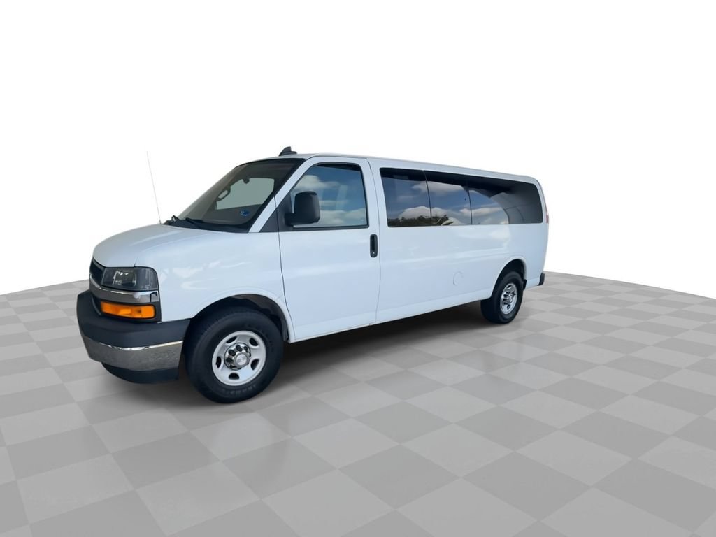 Used 2020 Chevrolet Express 3500 LT w/ LT Preferred Equipment Group RWD image 4