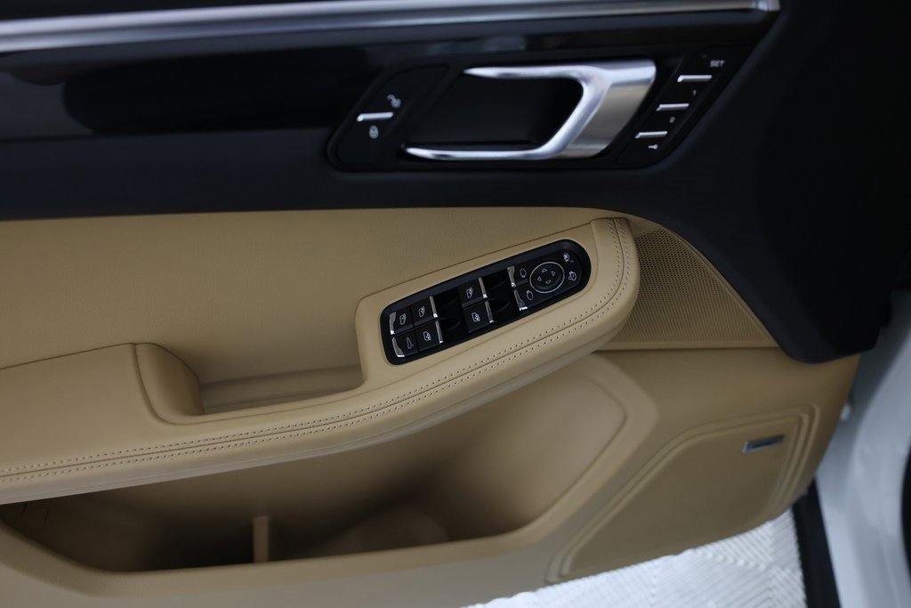 Used 2018 Porsche Macan image 16