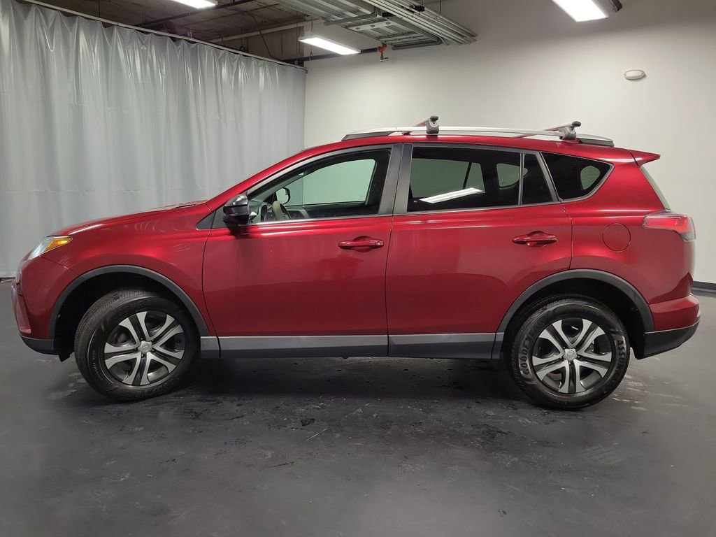 Used 2018 Toyota RAV4 LE image 5