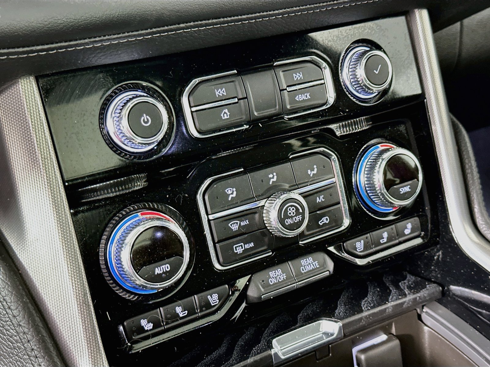 Used 2021 GMC Yukon XL Denali w/ Denali Ultimate Package AWD/4WD image 16