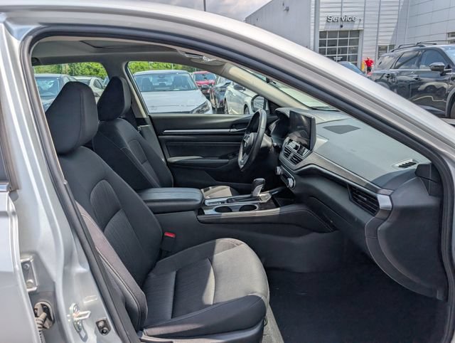 Used 2023 Nissan Altima 2.5 SV w/ SV Premium Package FWD image 11