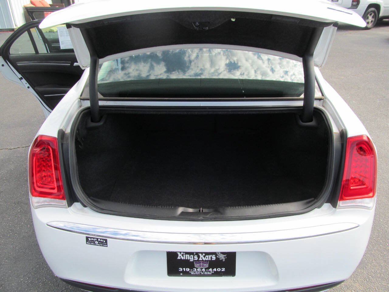 Used 2019 Chrysler 300 Touring RWD image 21