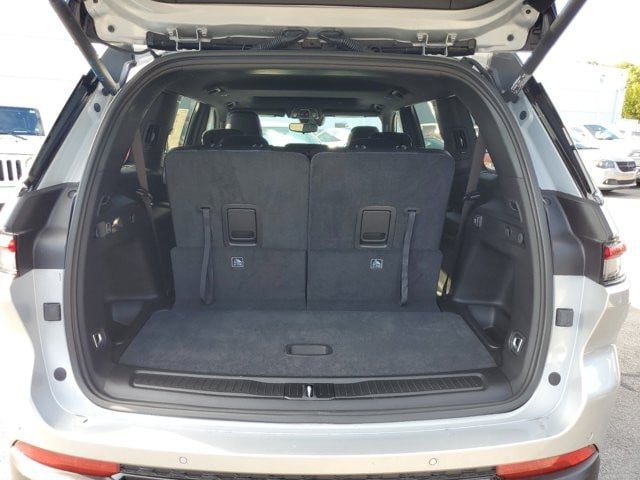 New 2024 Jeep Grand Cherokee L Altitude RWD image 5