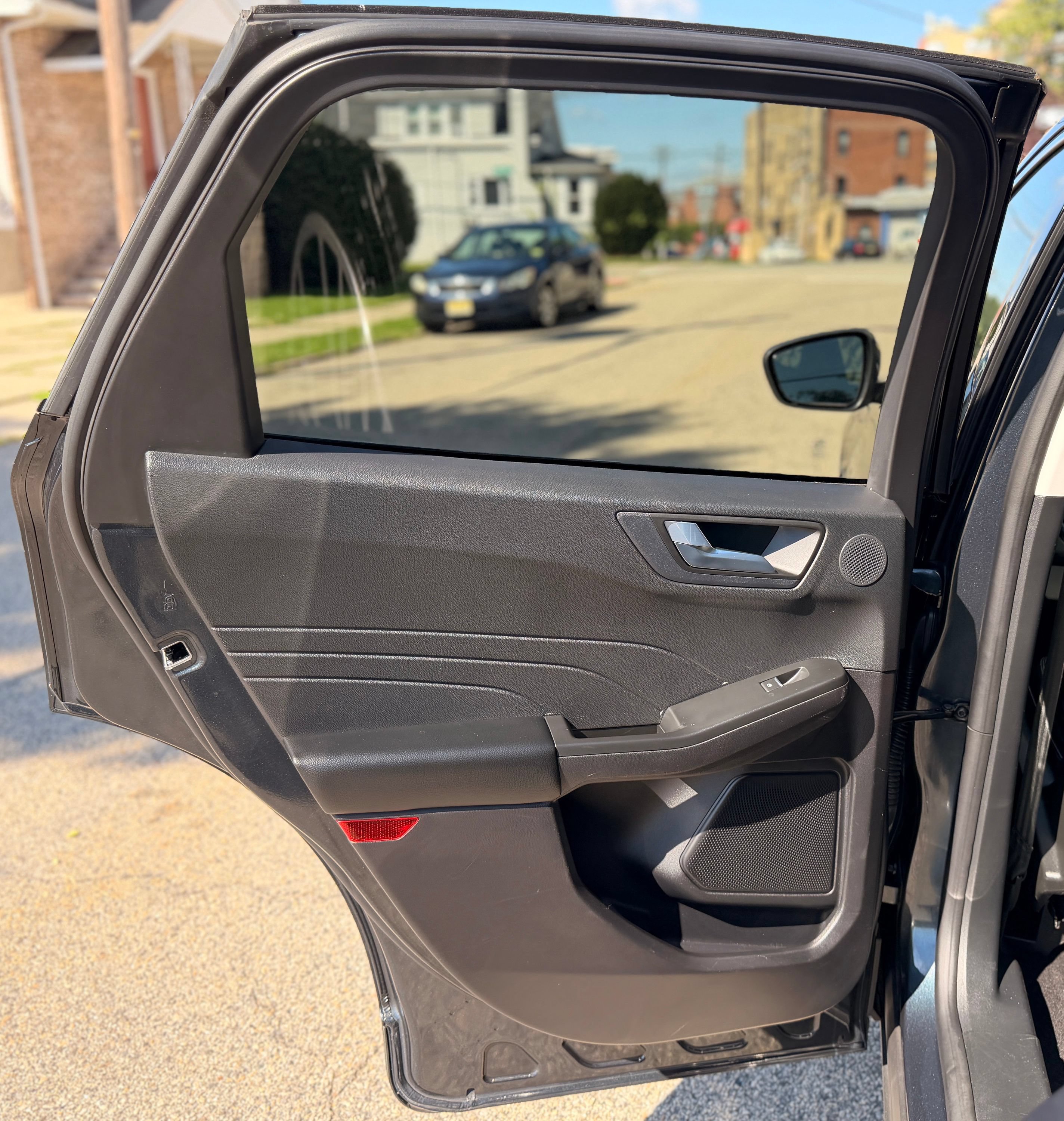 Used 2022 Ford Escape Titanium w/ Titanium Premium Package FWD image 17