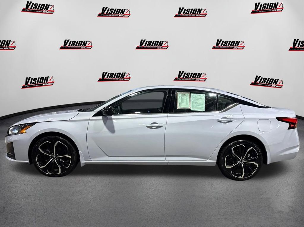 Used 2025 Nissan Altima 2.5 SR image 8