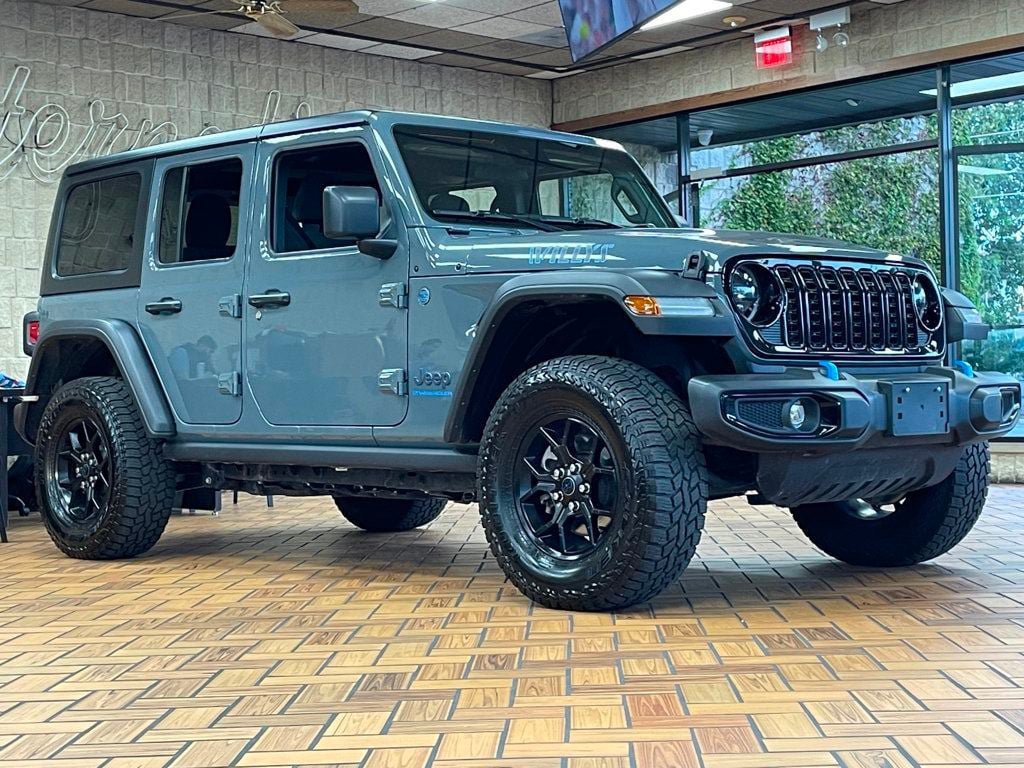 Used 2024 Jeep Wrangler Unlimited AWD/4WD image 7