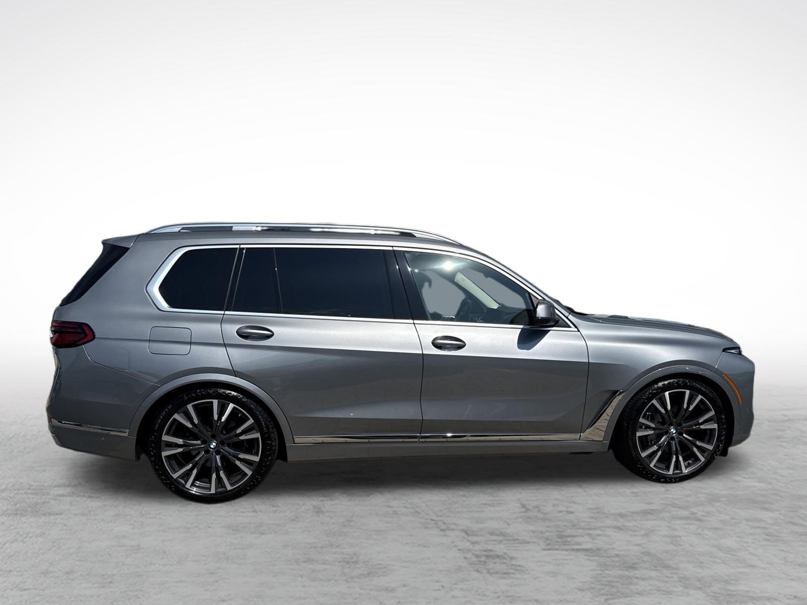 Used 2024 BMW X7 xDrive40i w/ Premium Package AWD/4WD image 10