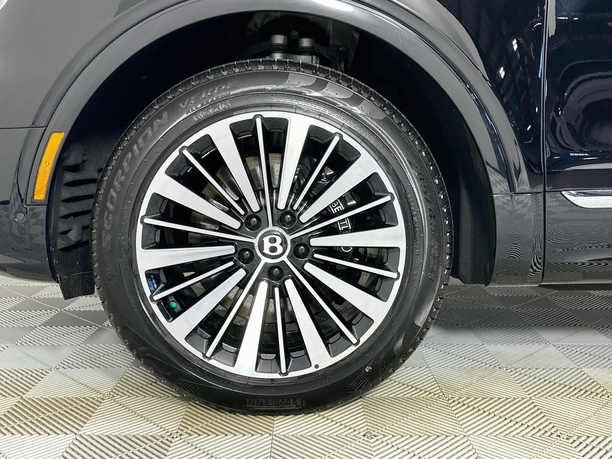 New 2026 Bentley Bentayga AWD/4WD image 9