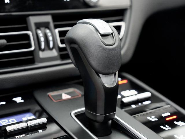 Used 2023 Porsche Macan Turbo image 22