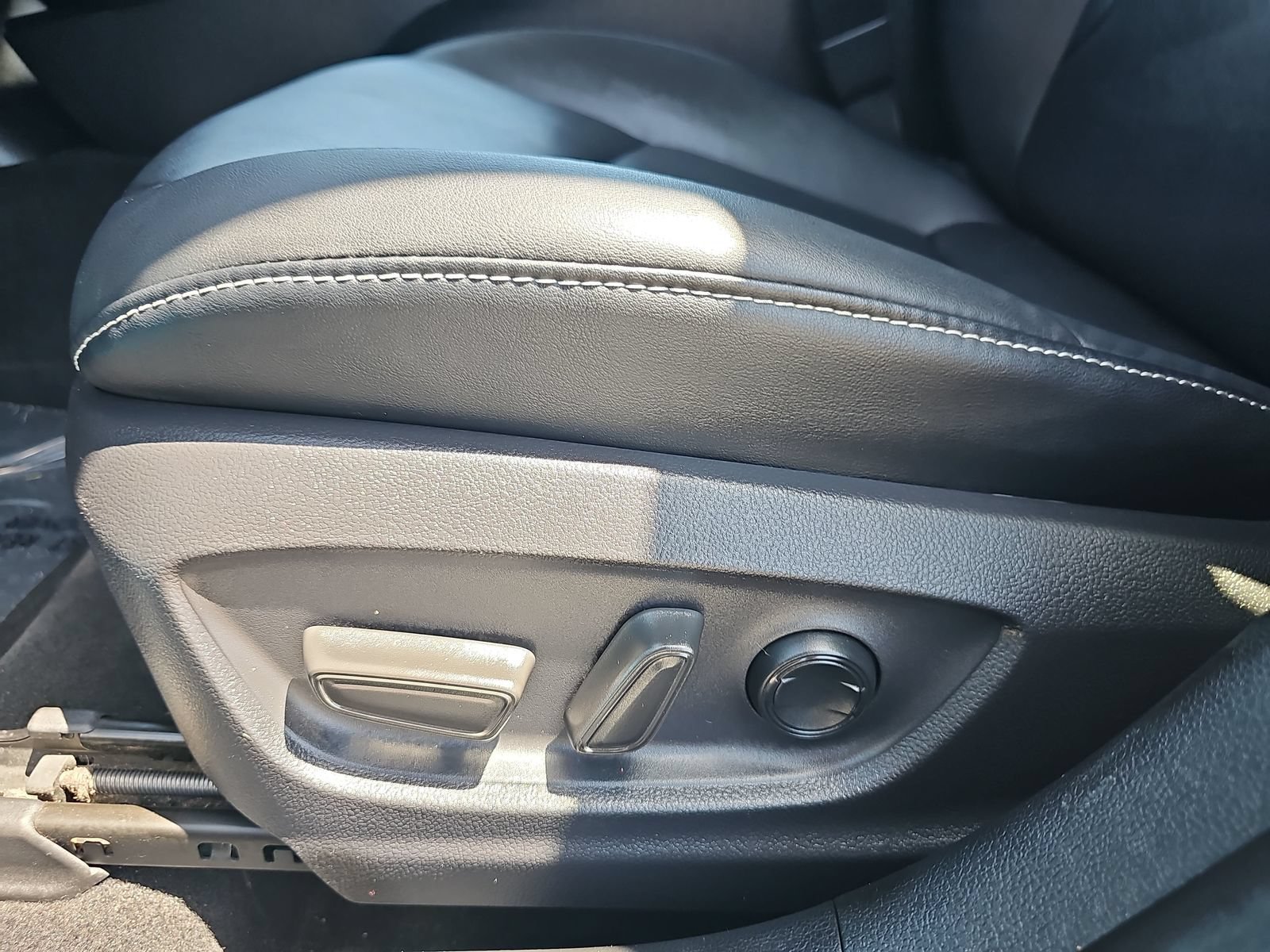 Used 2020 Toyota Prius Prime XLE FWD image 27
