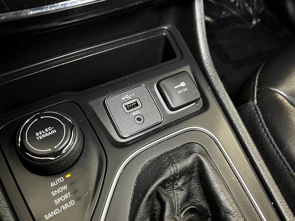 Used 2022 Jeep Cherokee Latitude w/ Sun & Sound Group image 49