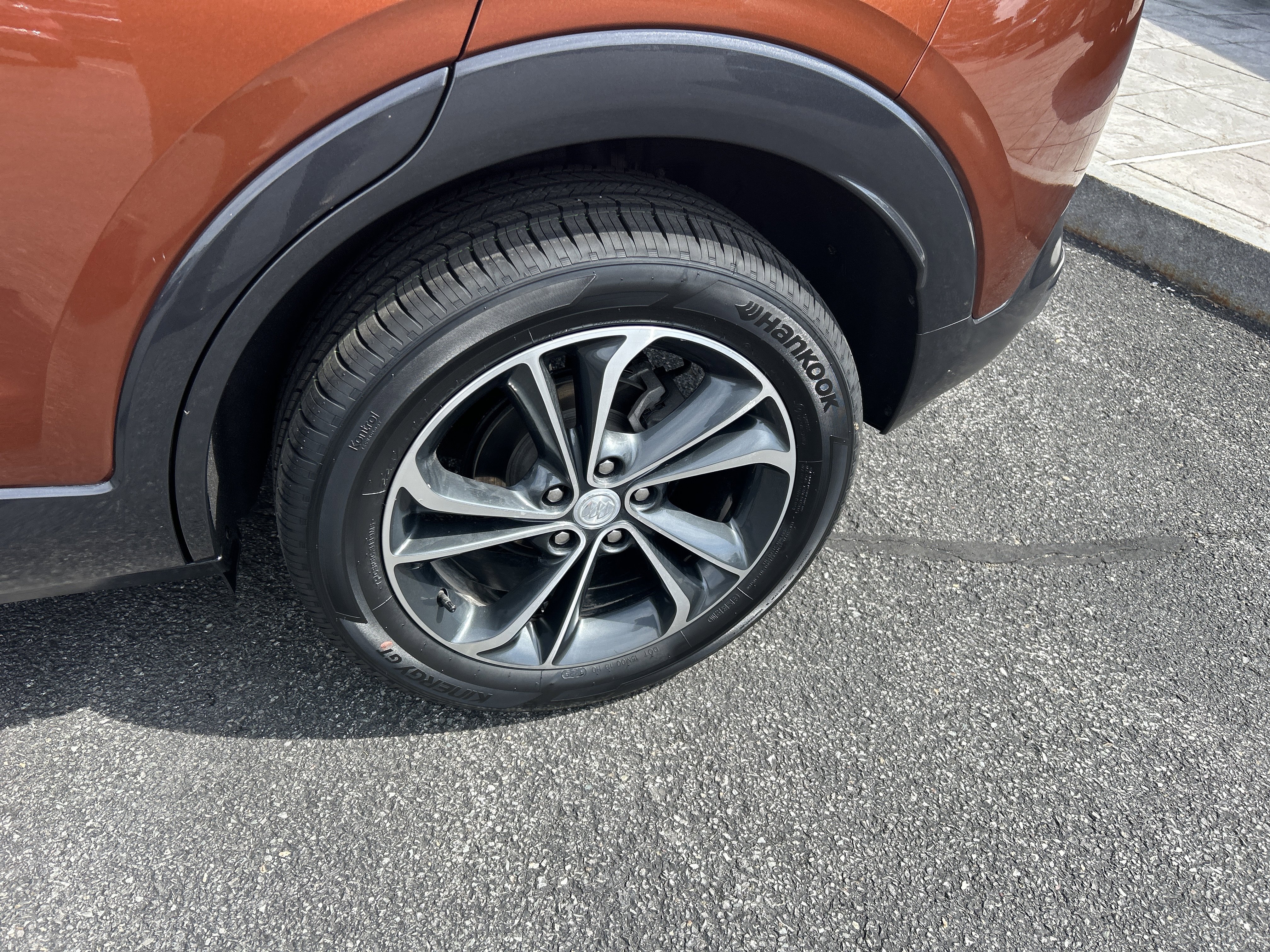 Used 2020 Buick Encore GX Essence w/ Advanced Technology Package image 4