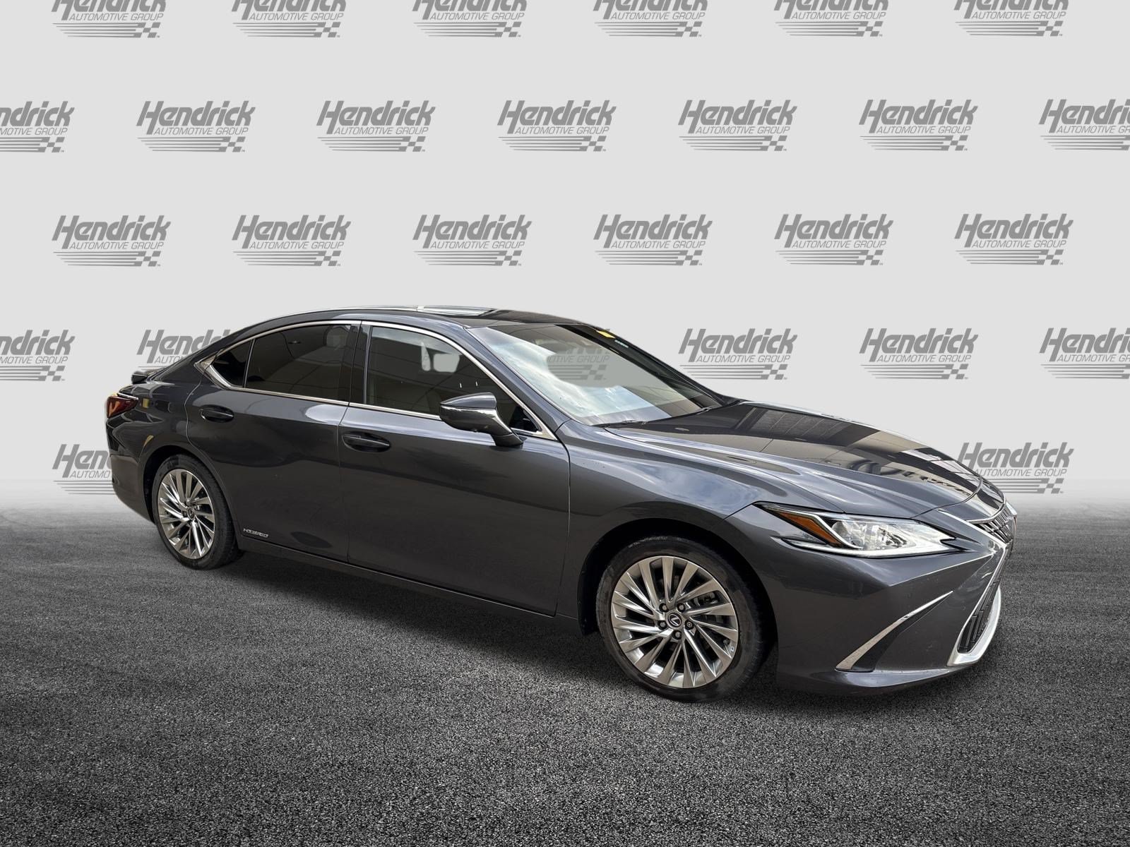 Certified 2022 Lexus ES 300h w/ Accessory Package 2 FWD image 2