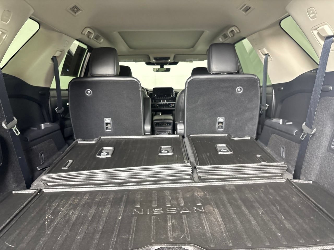 Used 2025 Nissan Pathfinder Platinum FWD image 29