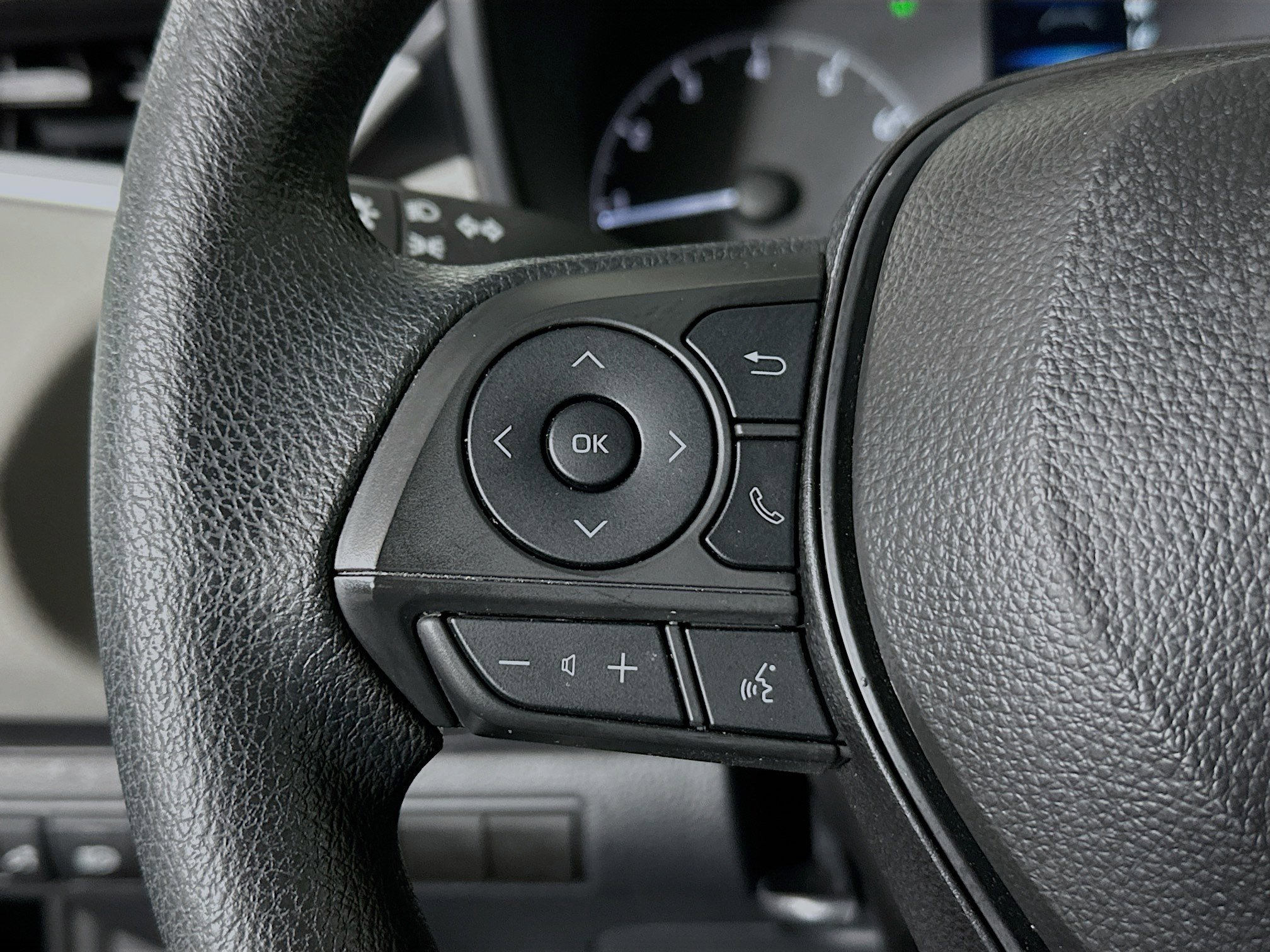 Used 2025 Toyota Corolla LE FWD image 16