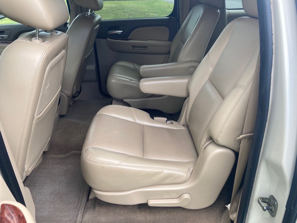 Used 2011 Chevrolet Suburban LTZ RWD image 15