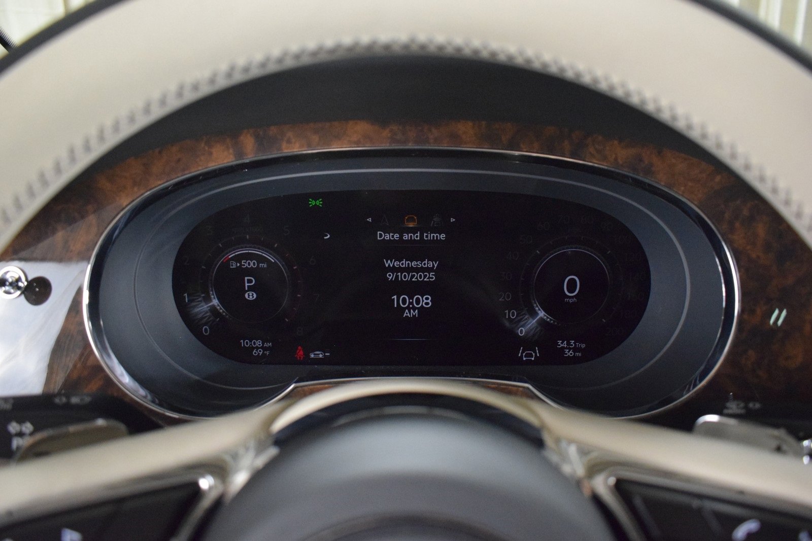 New 2025 Bentley Bentayga image 32