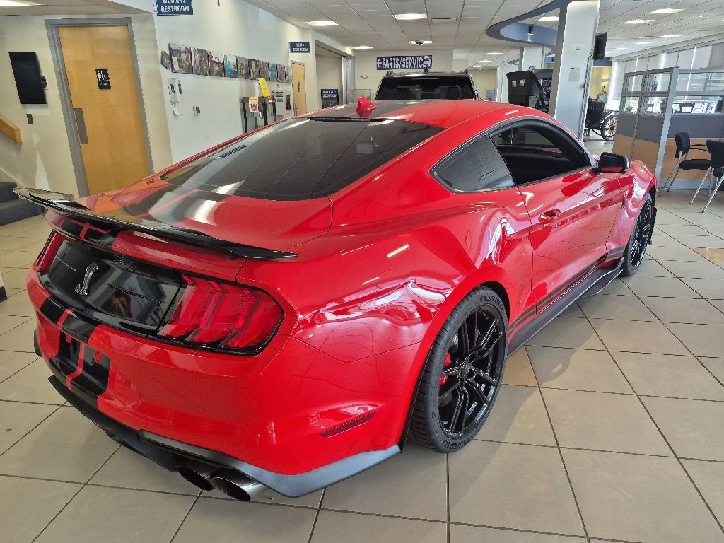 Used 2021 Ford Mustang Shelby GT500 w/ Technology Package RWD image 4
