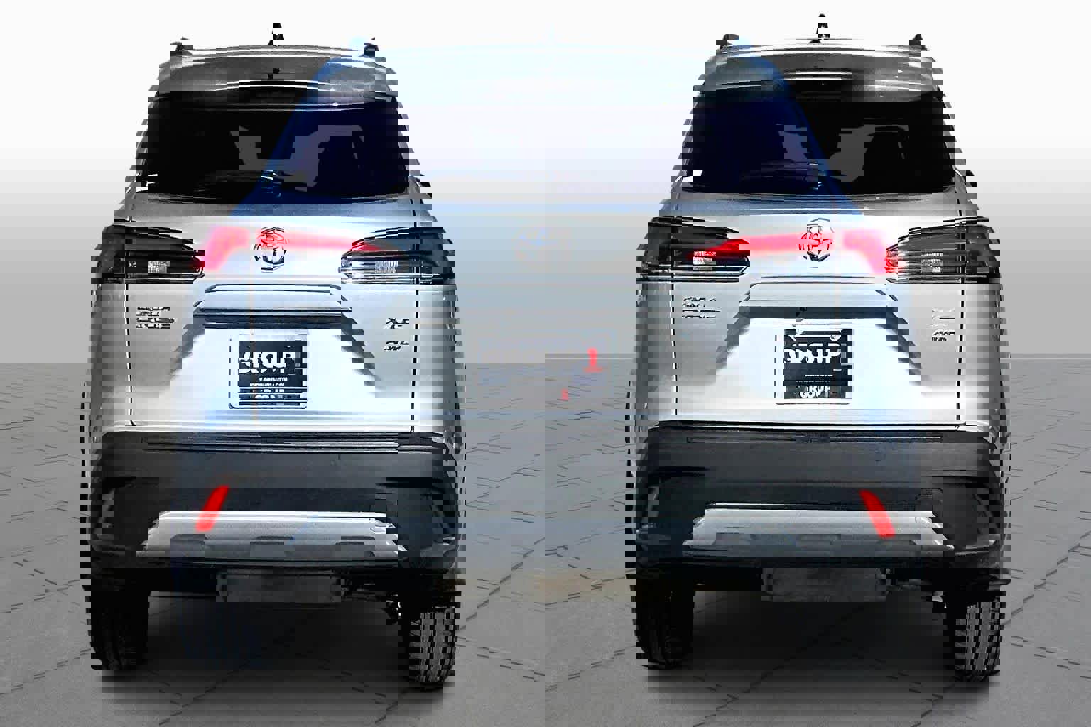 Used 2025 Toyota Corolla Cross XLE w/ Convenience Package image 5