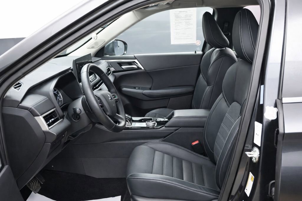 Used 2025 Mitsubishi Outlander SE AWD/4WD image 18