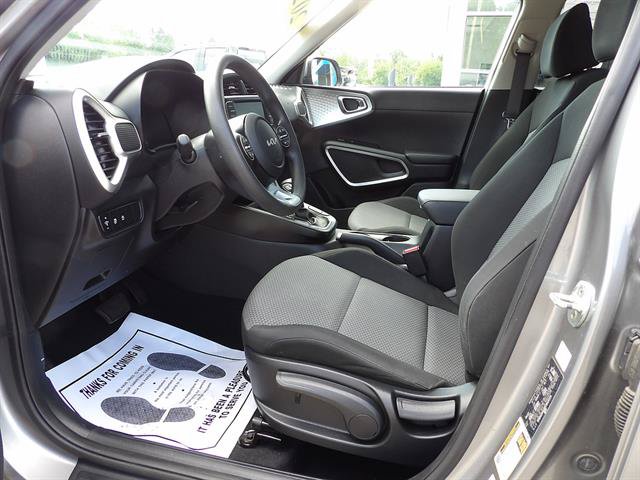 Used 2023 Kia Soul LX FWD image 13