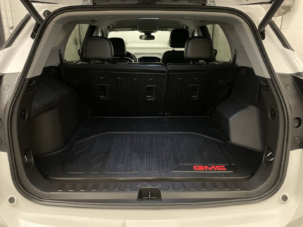 Used 2023 GMC Terrain SLT w/ LPO, Floor Liner Package FWD image 18