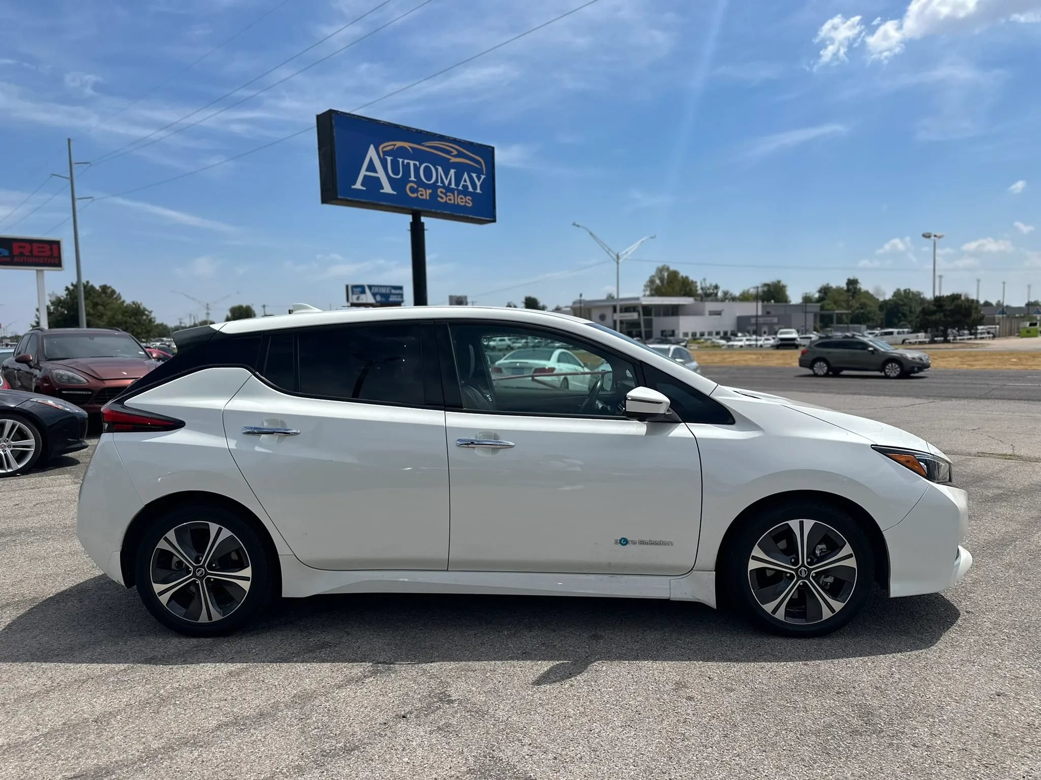 Used 2018 Nissan Leaf SL w/ SL Technology Package FWD image 5