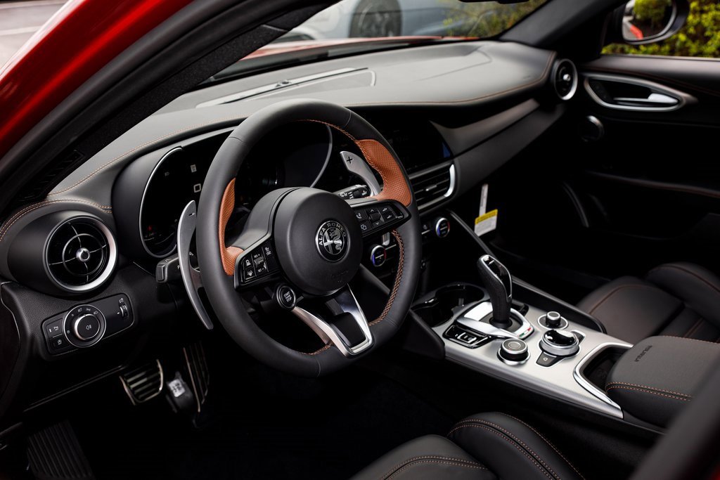 New 2025 Alfa Romeo Giulia AWD w/ Driving Assist Package image 18