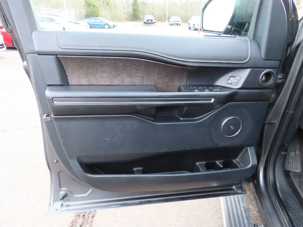 Used 2018 Ford Expedition Limited image 26