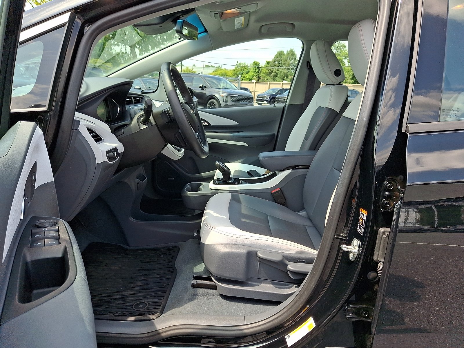 Used 2017 Chevrolet Bolt Premier w/ Driver Confidence II Package FWD image 15