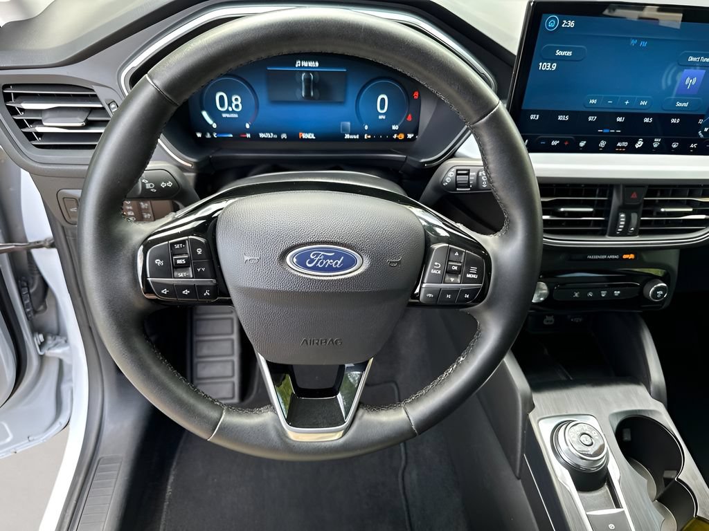 Used 2025 Ford Escape Platinum AWD/4WD image 17
