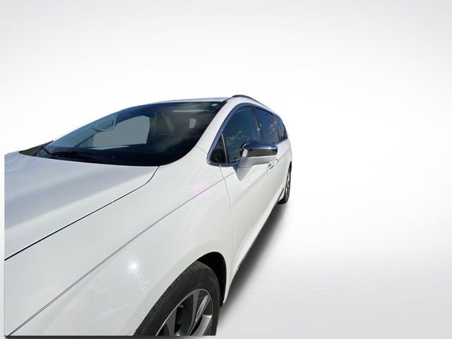 Used 2019 Chrysler Pacifica Limited w/ Tire & Wheel Group image 2