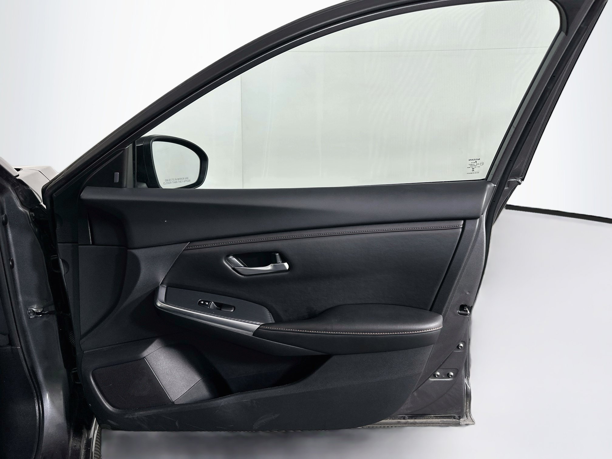 Used 2025 Nissan Sentra SR FWD image 31