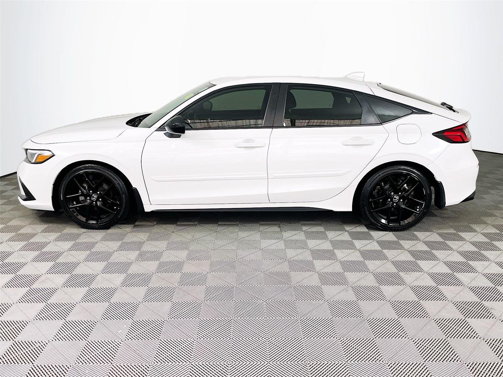 Used 2023 Honda Civic Sport image 4