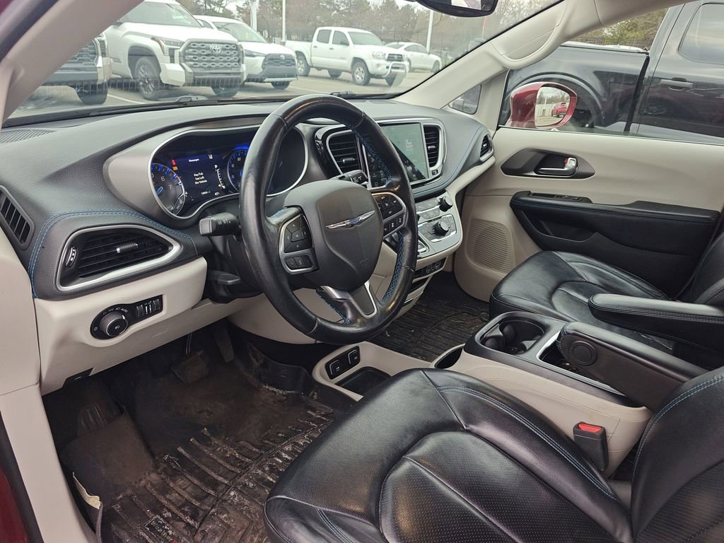 Used 2021 Chrysler Pacifica Touring-L image 7