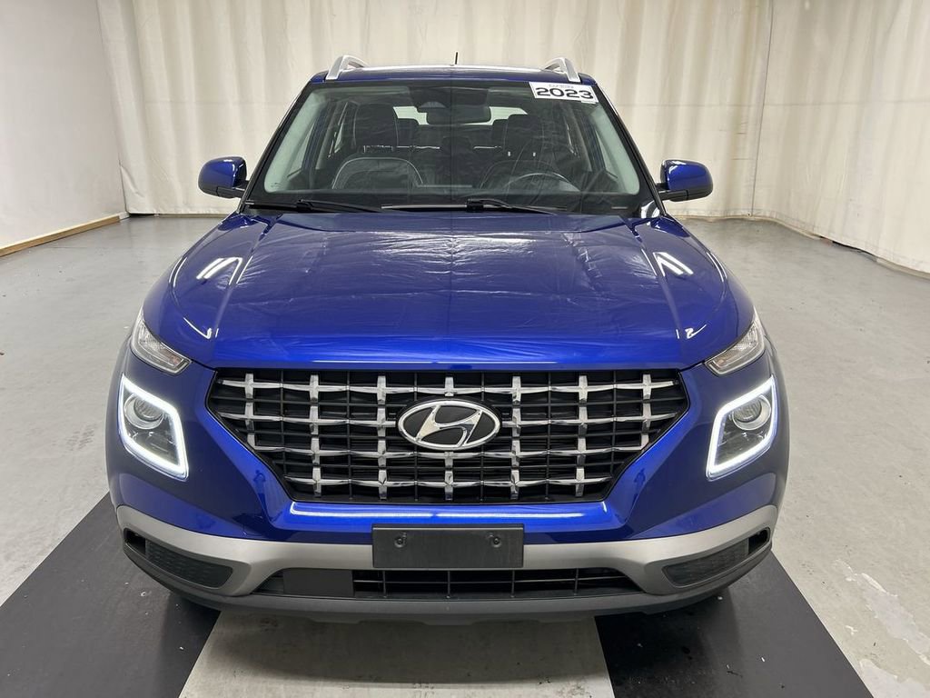 Used 2023 Hyundai Venue Limited FWD image 3