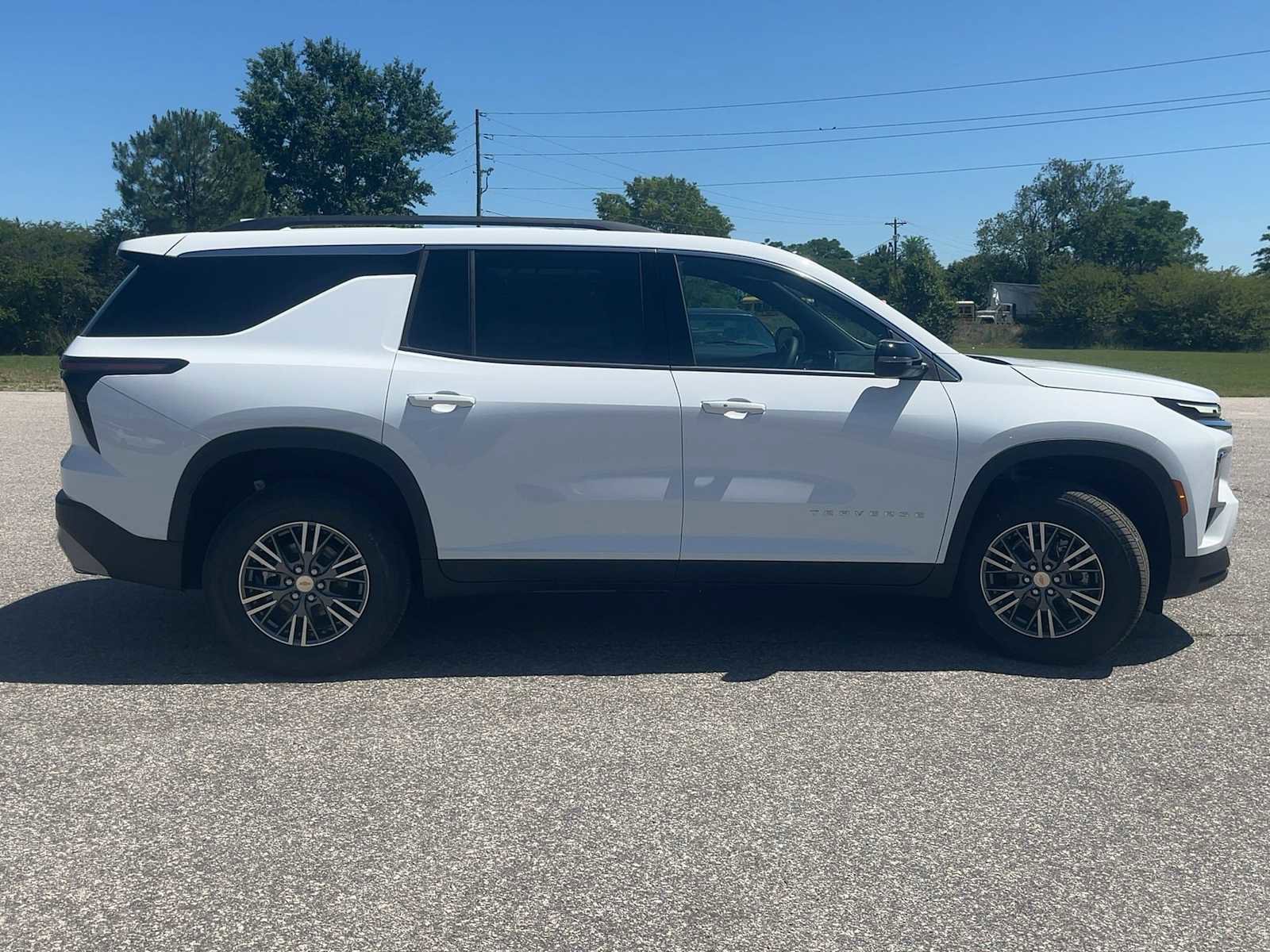 New 2026 Chevrolet Traverse LT FWD image 7
