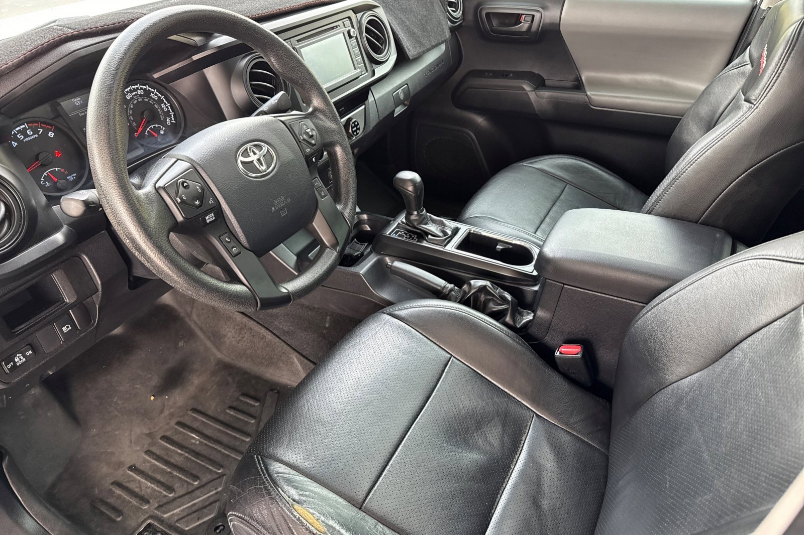 Used 2018 Toyota Tacoma SR image 11