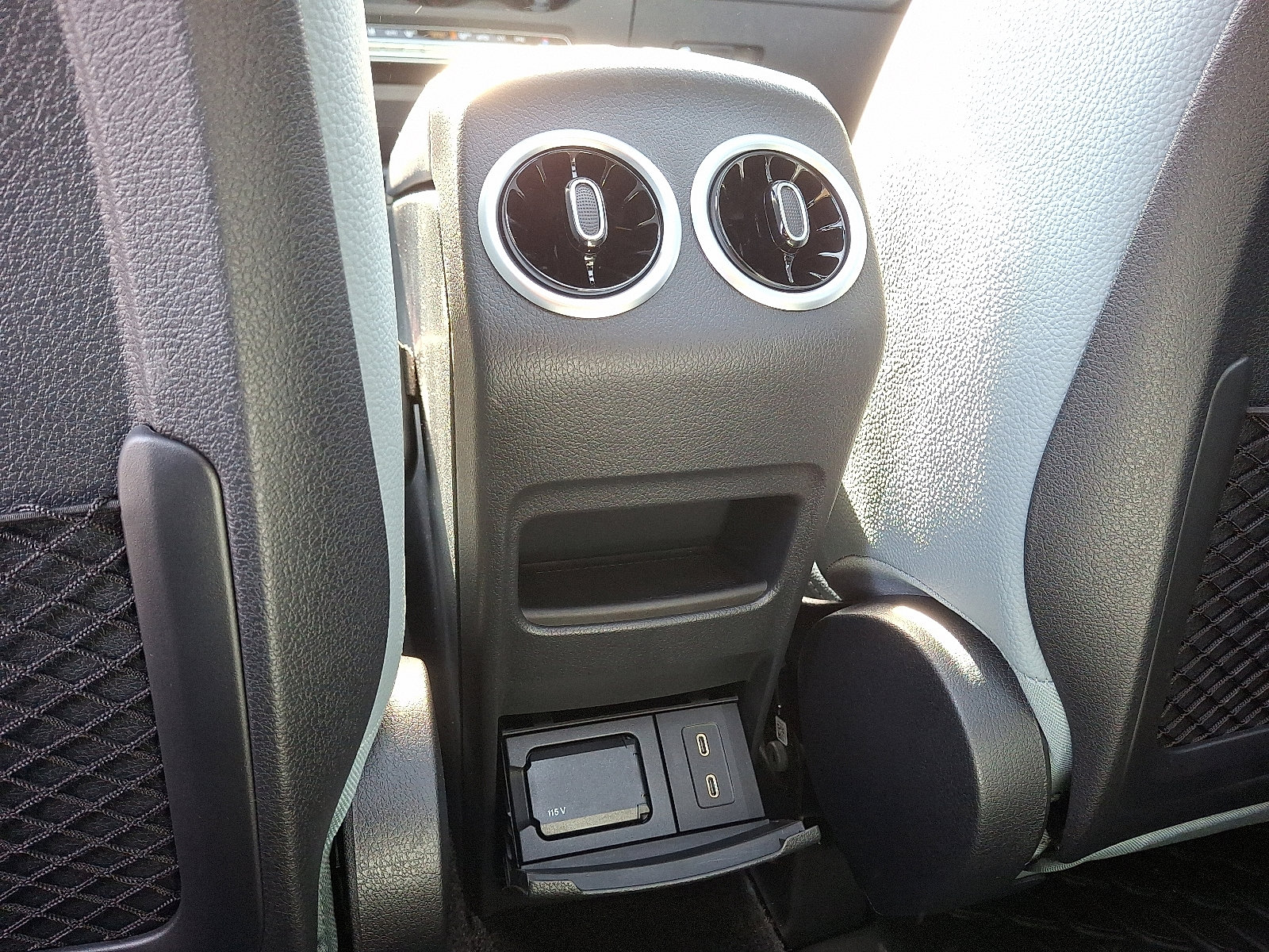 Used 2026 Mercedes-Benz GLB 250 4MATIC image 9