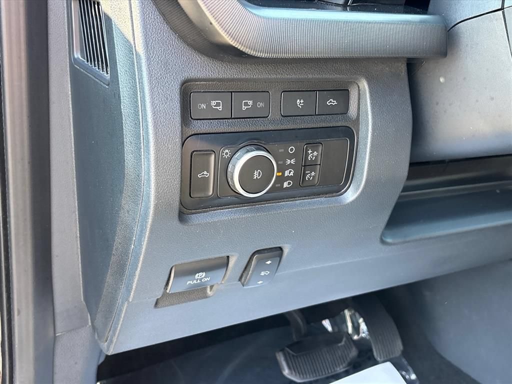 Used 2023 Ford F450 Platinum w/ FX4 Off-Road Package AWD/4WD image 28