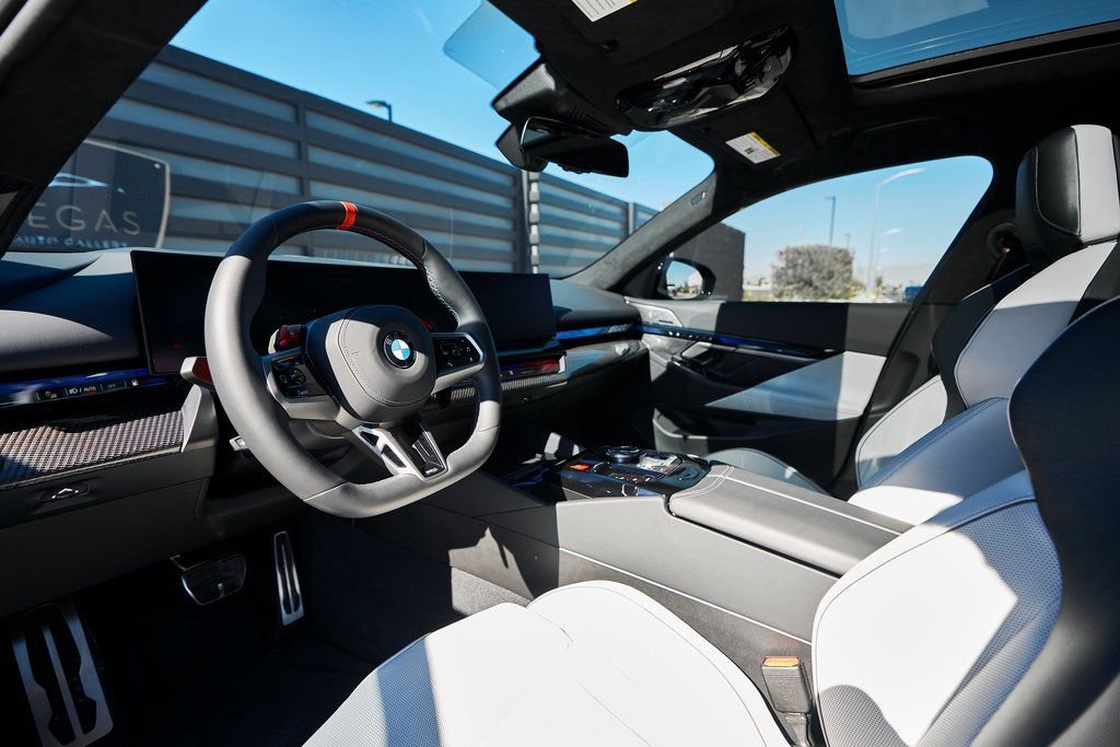 Used 2025 BMW M5 Touring AWD/4WD image 2