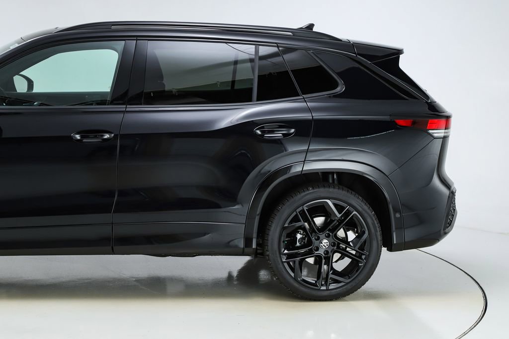 New 2026 Volkswagen Tiguan SE R-Line image 4