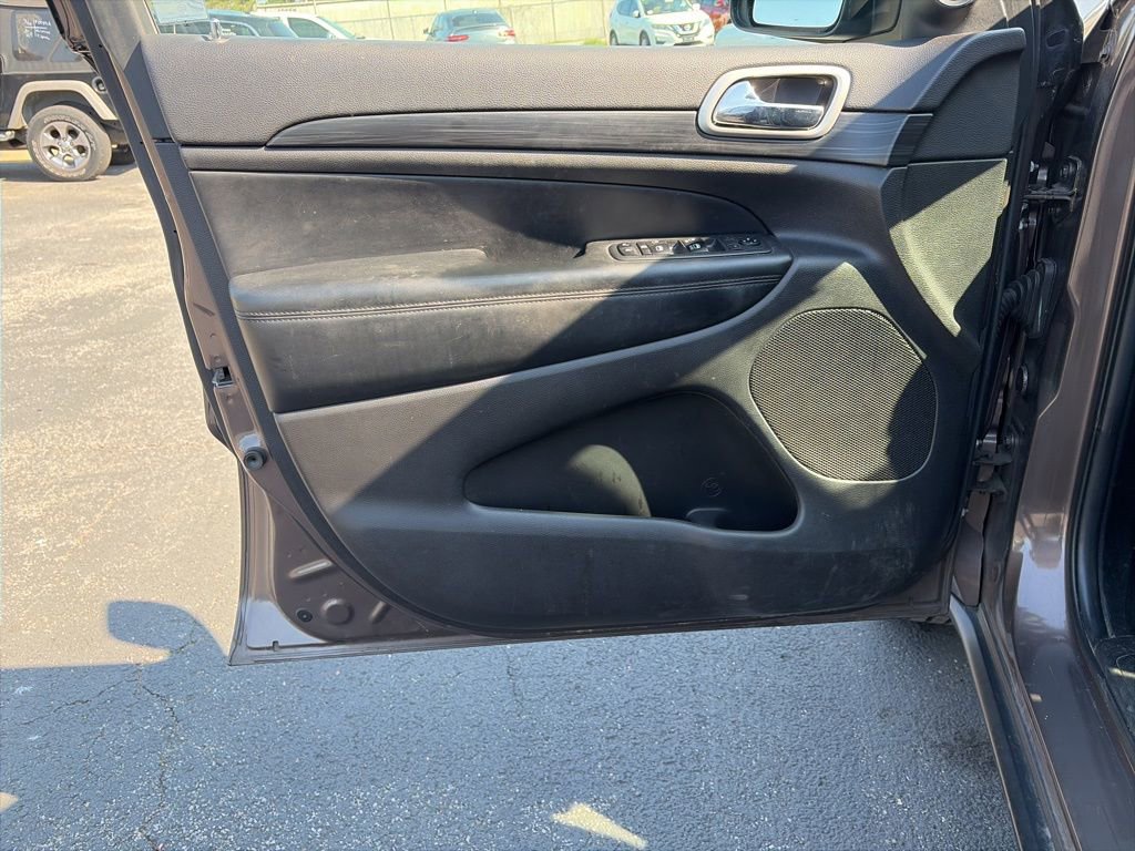 Used 2021 Jeep Grand Cherokee Laredo image 13