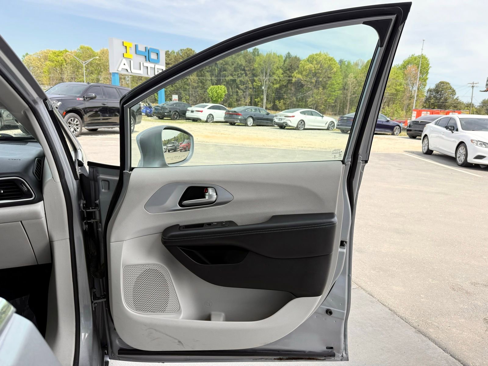 Used 2018 Chrysler Pacifica Touring Plus image 28