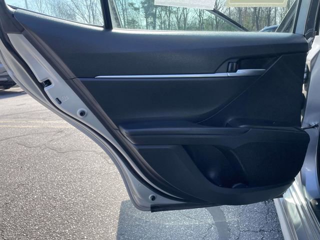 Used 2022 Toyota Camry SE image 12