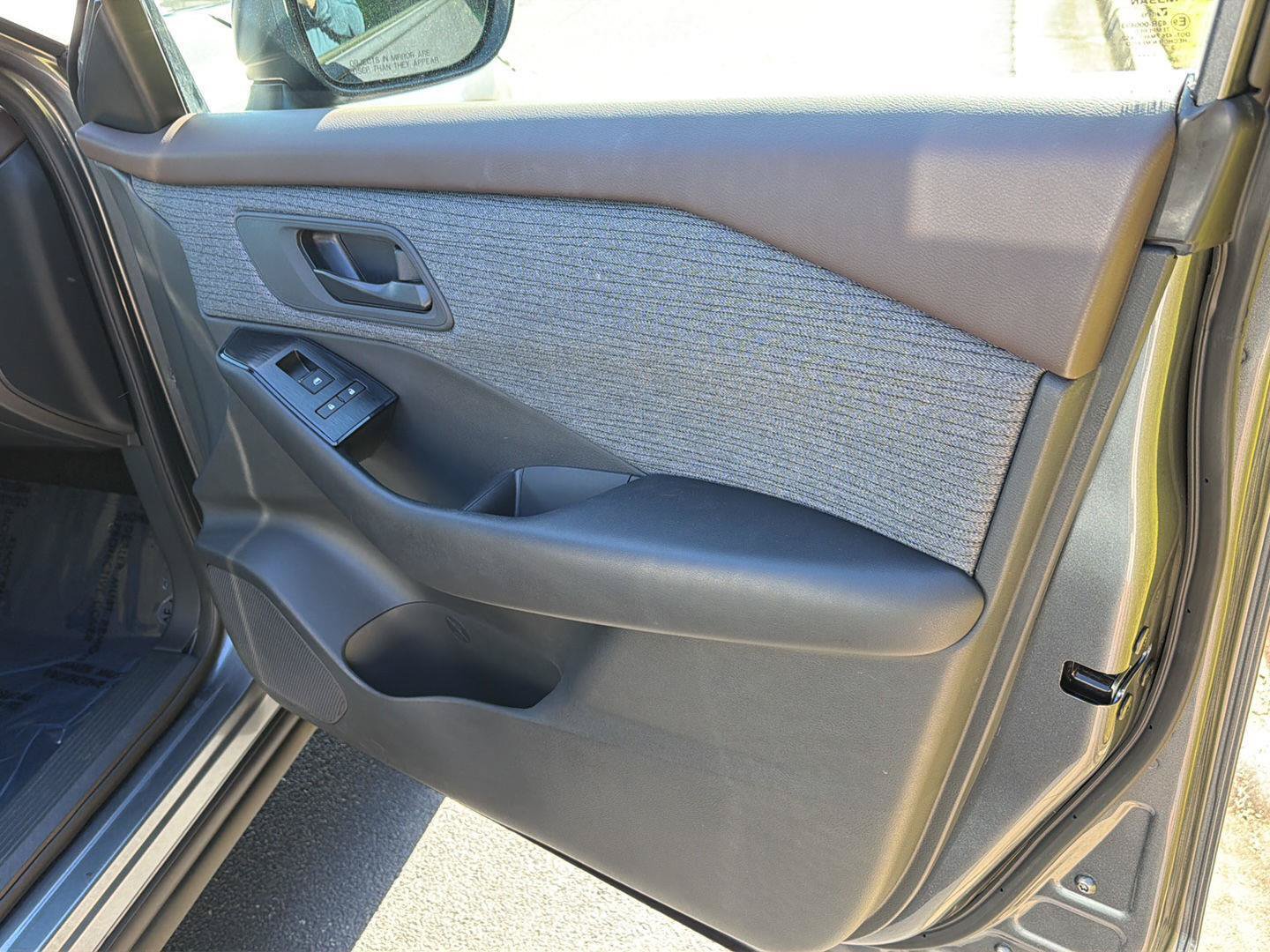 Used 2023 Nissan Rogue S AWD/4WD image 13