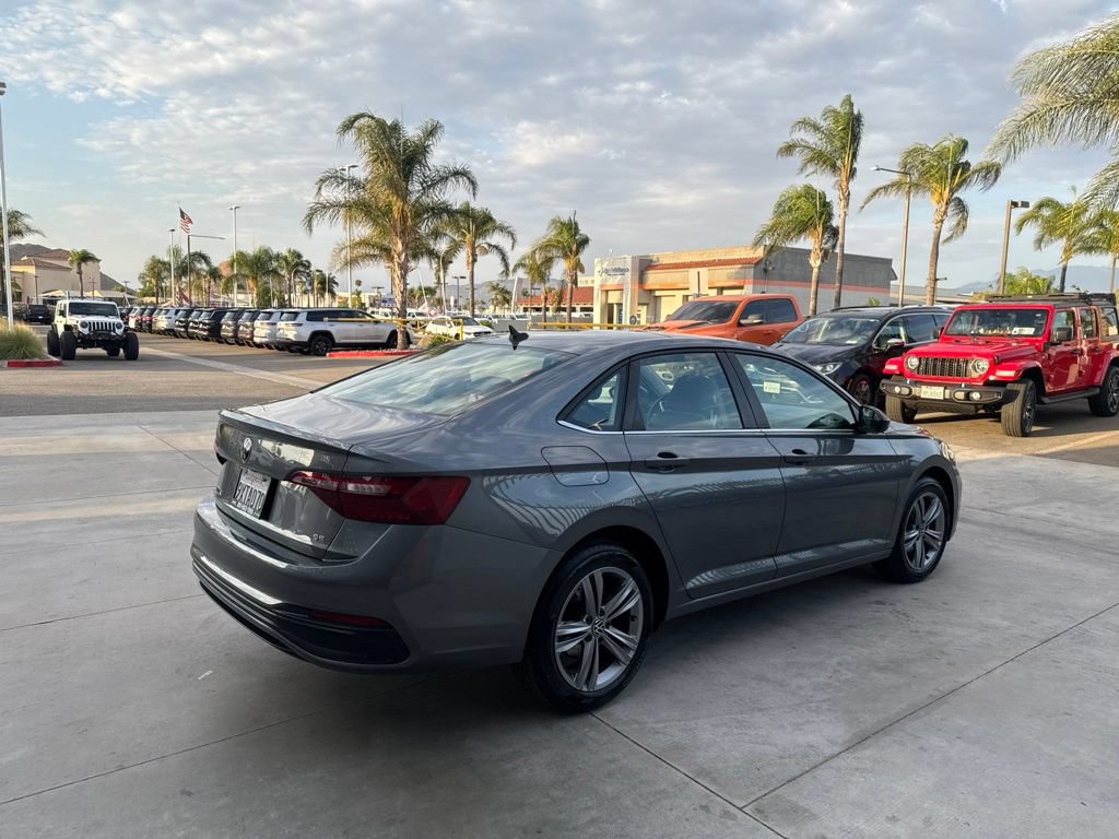 Used 2024 Volkswagen Jetta SE FWD image 8
