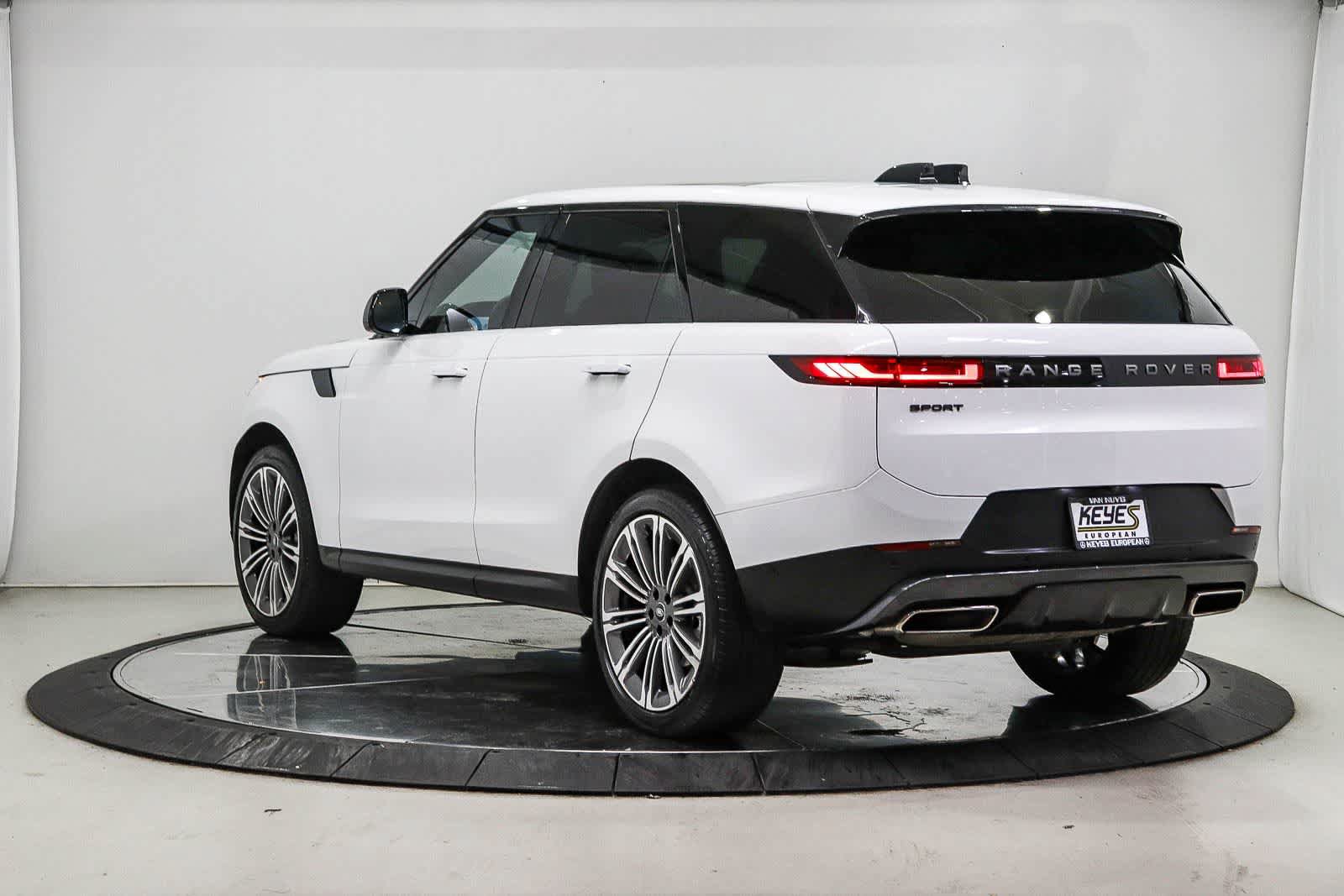 Used 2024 Land Rover Range Rover Sport SE AWD/4WD image 2