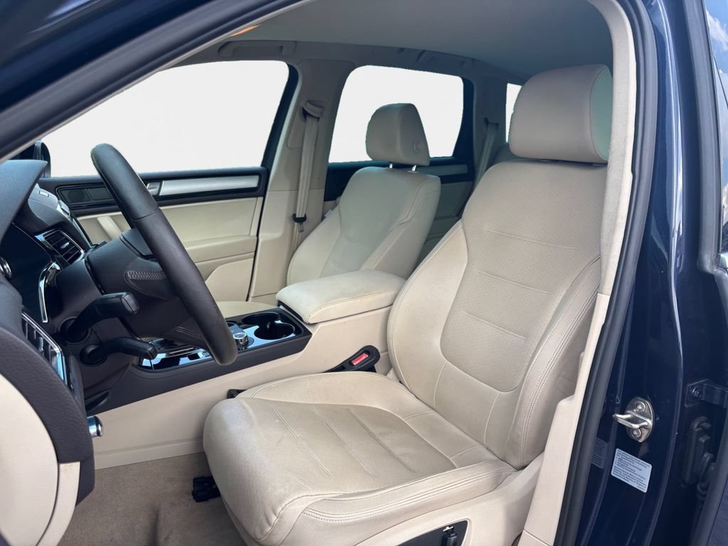 Used 2013 Volkswagen Touareg TDI AWD/4WD image 28